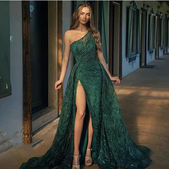 2025 Spring and Summer New Women's Slant Shoulder Split Long Dress Toast Dress Dress Sequins Sling Evening Gowns 2025 Spring and Summer New Women's Slant Shoulder Split Long Dress Toast Dress Dress Sequins Sling Evening Gowns