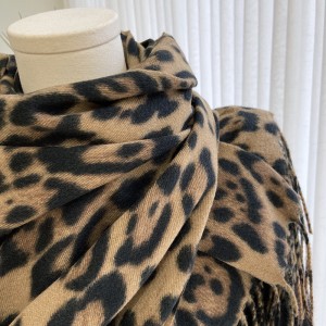 Leopard scarf women's fall and winter classic thickened faux cashmere printed tassel shawl versatile warm scarf