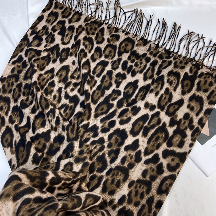 Leopard scarf women's fall and winter classic thickened faux cashmere printed tassel shawl versatile warm scarf Leopard scarf women's fall and winter classic thickened faux cashmere printed tassel shawl versatile warm scarf