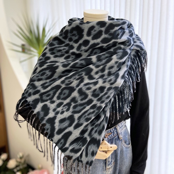Leopard scarf women's fall and winter classic thickened faux cashmere printed tassel shawl versatile warm scarf Leopard scarf women's fall and winter classic thickened faux cashmere printed tassel shawl versatile warm scarf