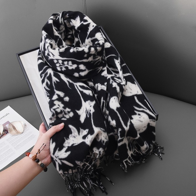 Autumn and winter imitation cashmere tassel floral scarf ladies fashion temperament shawl senior sense of female scarf wholesale Autumn and winter imitation cashmere tassel floral scarf ladies fashion temperament shawl senior sense of female scarf wholesale
