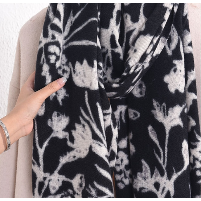 Autumn and winter imitation cashmere tassel floral scarf ladies fashion temperament shawl senior sense of female scarf wholesale Autumn and winter imitation cashmere tassel floral scarf ladies fashion temperament shawl senior sense of female scarf wholesale