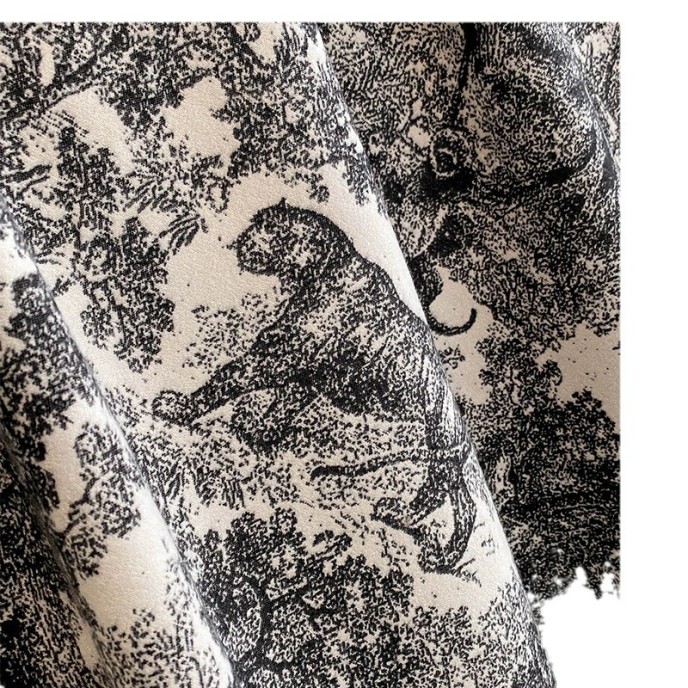 Autumn and winter new temperament high-end animal vacation wind warm scarf fashionable versatile large square scarf shawl Autumn and winter new temperament high-end animal vacation wind warm scarf fashionable versatile large square scarf shawl