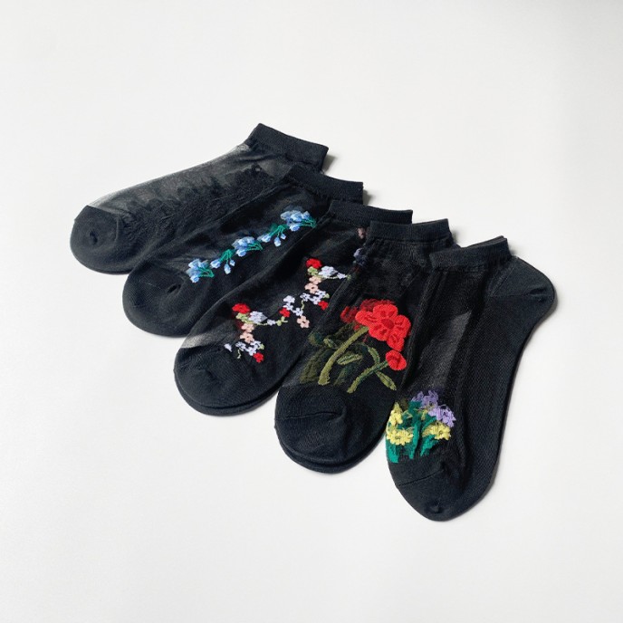Ladies short tube crystal stockings spring and summer thin embroidered glass stockings non-slip socks Ladies short tube crystal stockings spring and summer thin embroidered glass stockings non-slip socks