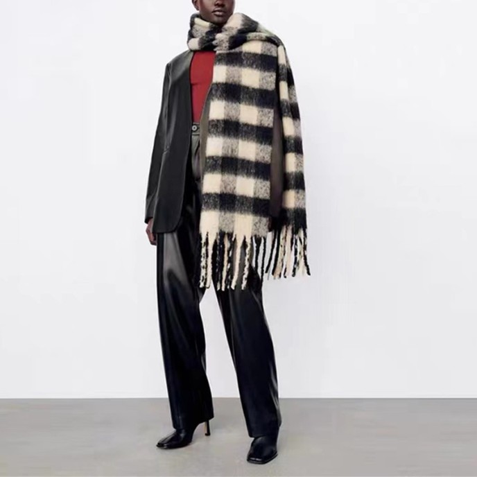 Autumn and winter new black rice checkered coarse fringe scarf women's thick bib shawl Autumn and winter new black rice checkered coarse fringe scarf women's thick bib shawl