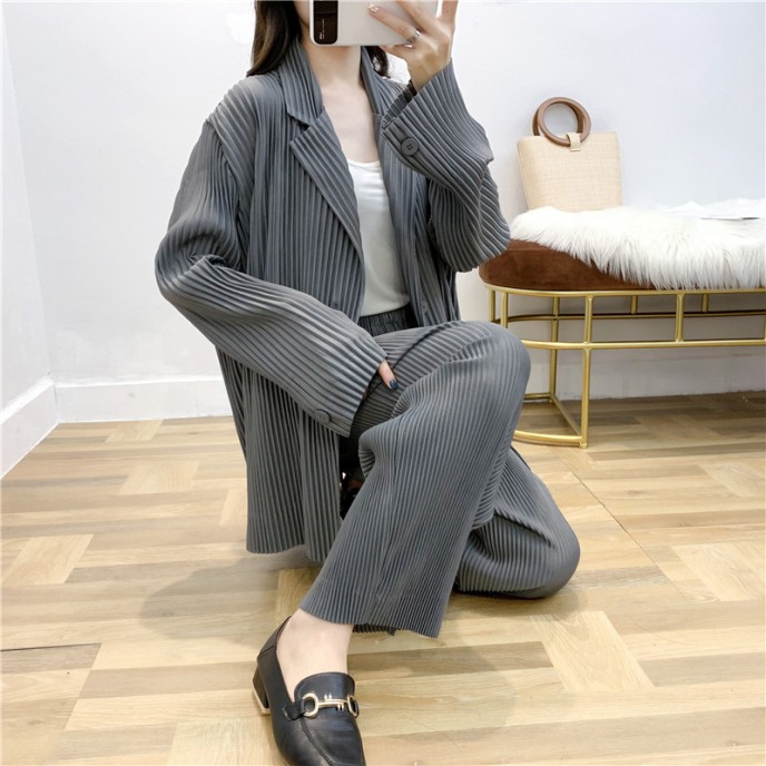 Autumn and winter new products with loose temperament, oversized long sleeved pleated suit jacket for women Autumn and winter new products with loose temperament, oversized long sleeved pleated suit jacket for women