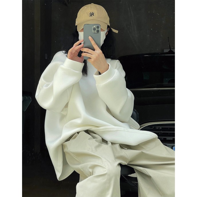 Early Autumn New Japanese Round Neck Silhouette Lightweight Air Layer Sweater Jelly Feel Skincare Leisure Slimming Casual Top for Women Early Autumn New Japanese Round Neck Silhouette Lightweight Air Layer Sweater Jelly Feel Skincare Leisure Slimming Casual Top for Women