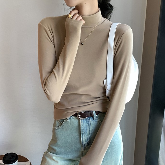 New round neck, fall and winter half-high neck German fleece bottoming shirt female internal padded thickened black and white in the collar warm clothes New round neck, fall and winter half-high neck German fleece bottoming shirt female internal padded thickened black and white in the collar warm clothes